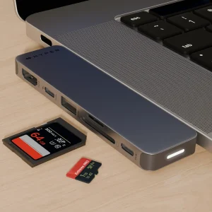 3D product rendering of a USB hub connected to a laptop for professional use in the consumer electronics industry.