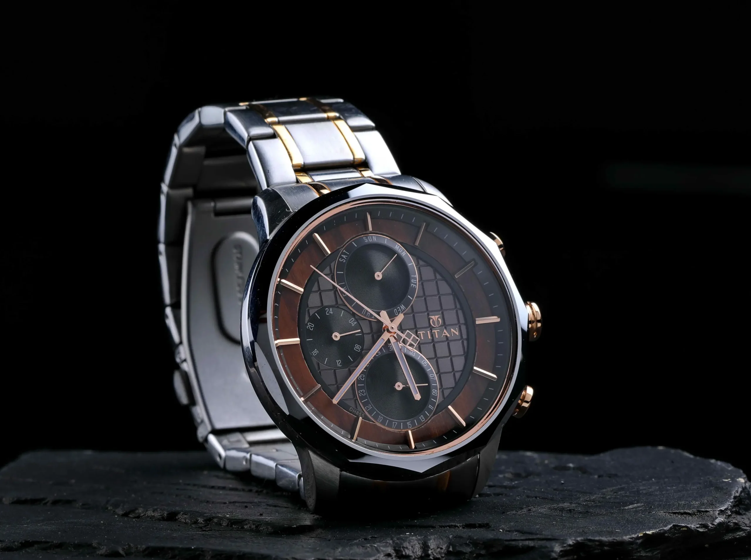 Titan watch rendered with CGI, showing how CGI works in the fashion industry.